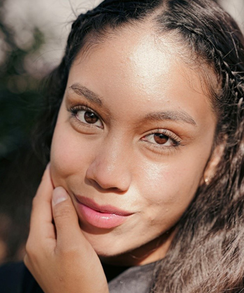 Photo of Antuaneth Sosa, Bilingual Spanish and English